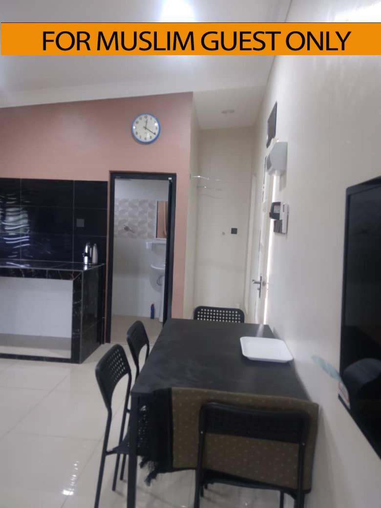 Yasmeen Studio Roomstay Kijal - Room 1 - For Two Person Islam Guest Only エクステリア 写真